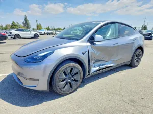 Tesla Model Y 2025