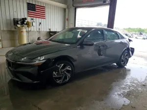 Hyundai Elantra 2.0L 4 2025