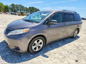 Toyota Sienna 3.5L 6 2016