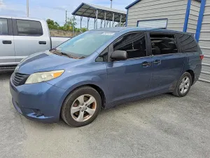 Toyota Sienna 3.5L 6 2016