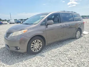 Toyota Sienna 3.5L 6 2016