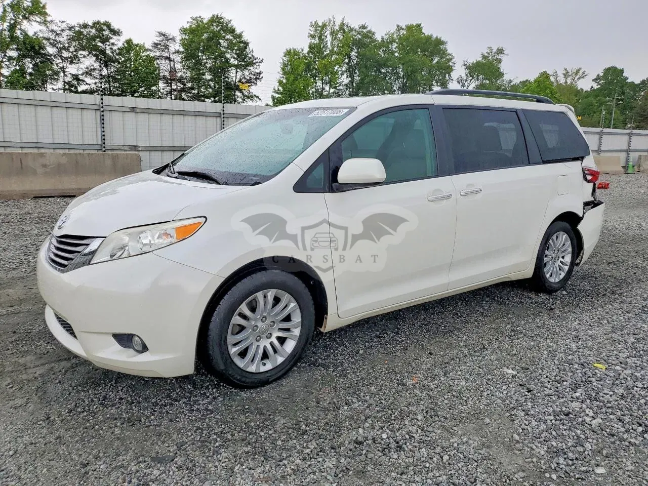 Toyota Sienna 3.5L 6 2016