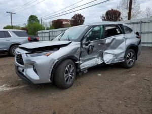 Toyota Highlander 2.4L 4 2024