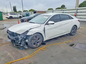 Hyundai Elantra 2.0L 4 2022