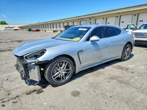 Porsche Panamera 3.0L 6 2015
