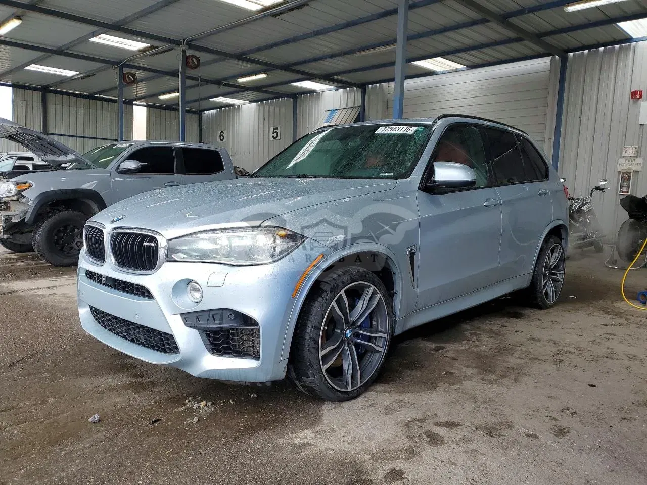 BMW X5 4.4L 8 2017