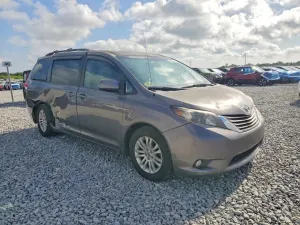 Toyota Sienna 3.5L 6 2011