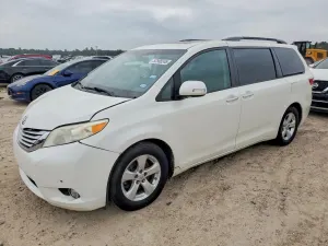 Toyota Sienna 3.5L 6 2017