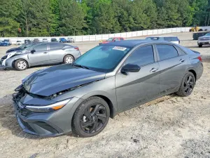 Hyundai Elantra 2.0L 4 2026
