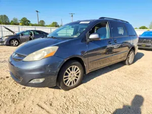 Toyota Sienna 3.5L 6 2010