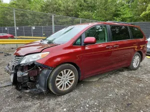 Toyota Sienna 3.5L 6 2015