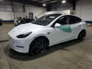 Tesla Model Y 2025