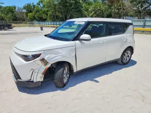 Kia Soul 2.0L 4 2023