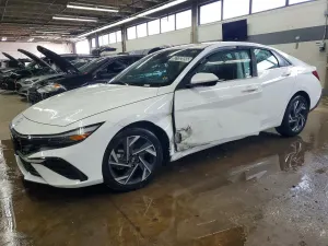 Hyundai Elantra 2.0L 4 2025