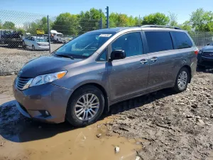 Toyota Sienna 3.5L 6 2015