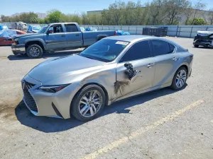 Lexus IS 2.0L 4 2022