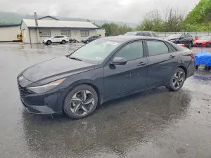 Hyundai Elantra 2.0L 4 2023