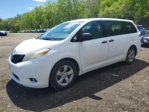 Toyota Sienna 3.5L 6 2011