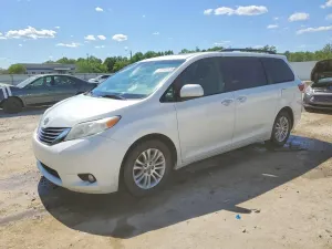 Toyota Sienna 3.5L 6 2015