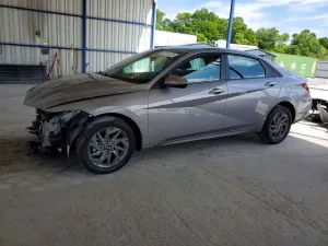 Hyundai Elantra 2.0L 4 2024