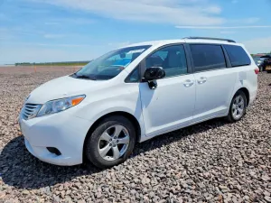 Toyota Sienna 3.5L 6 2016