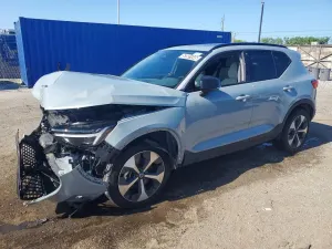 Volvo XC40 2.0L 4 2026