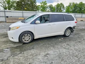 Toyota Sienna 3.5L 6 2011