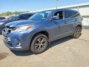 Toyota Highlander 3.5L 6 2017