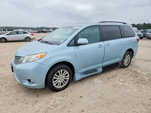 Toyota Sienna 3.5L 6 2015