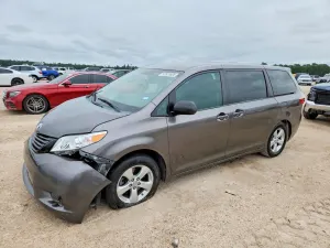 Toyota Sienna 3.5L 6 2015