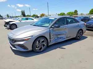 Hyundai Elantra 2.0L 4 2025