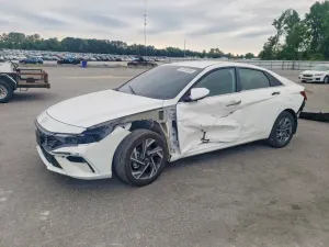 Hyundai Elantra 2.0L 4 2024