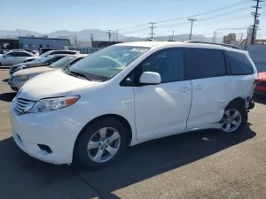 Toyota Sienna 3.5L 6 2017
