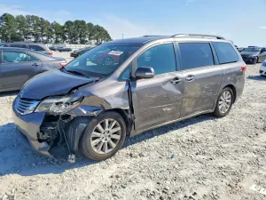 Toyota Sienna 3.5L 6 2016