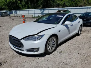 Tesla Model S 2015