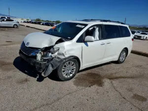 Toyota Sienna 3.5L 6 2017
