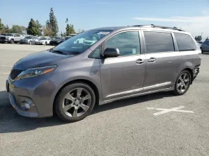 Toyota Sienna SE 3.5L 6 2016