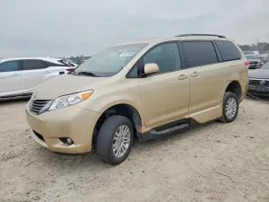 Toyota Sienna 3.5L 6 2014