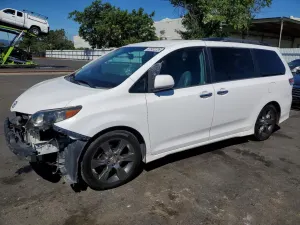 Toyota Sienna 3.5L 6 2013