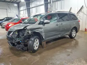 Toyota Sienna 3.5L 6 2011