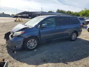 Toyota Sienna 3.5L 6 2016