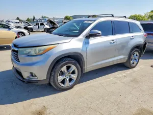 Toyota Highlander 3.5L 6 2015