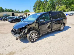 Toyota Sienna 3.5L 6 2015