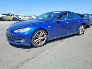 Tesla Model S 2015