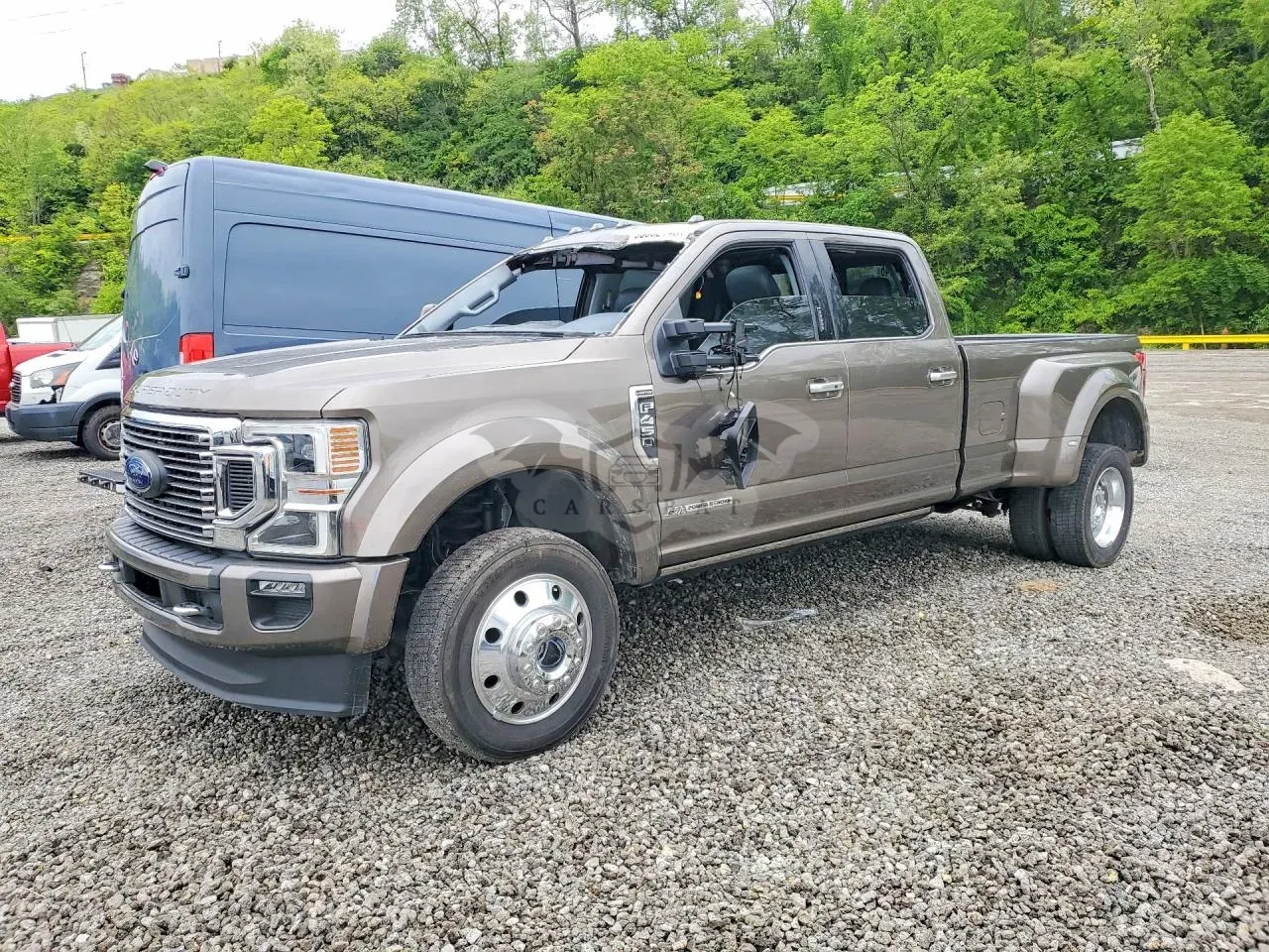 Ford F-450 6.7L 8 2022
