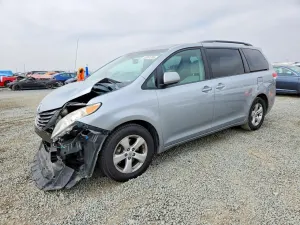 Toyota Sienna 3.5L 6 2014