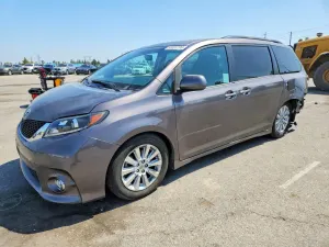 Toyota Sienna 3.5L 6 2016