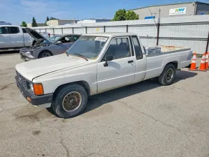 Toyota Hilux 2.4L 4 1986