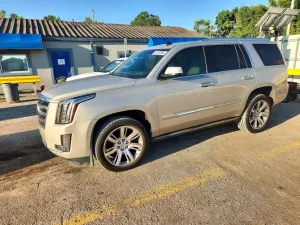 Cadillac Escalade 6.2L 8 2015