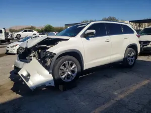 Toyota Highlander 3.5L 6 2015